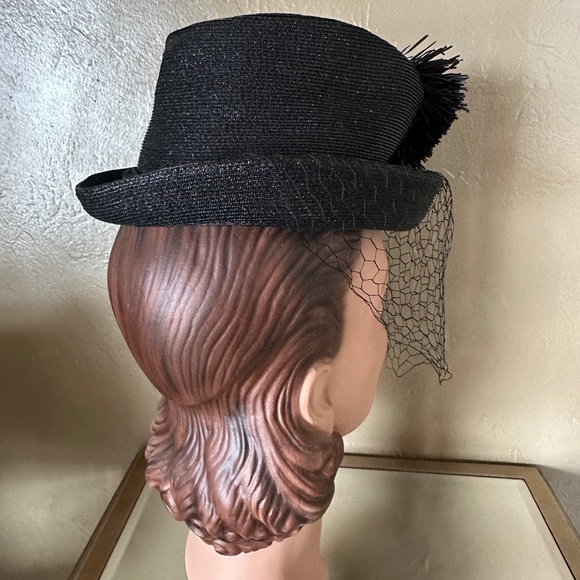 BREATHTAKING 1940s\' BLACK STRAW TOP HAT WITH 2 FEATHER PUFFS + FULL VEIL main image 10